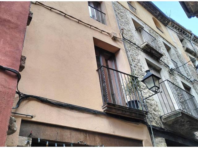 CASA DE PUEBLO EN BESALÚ photo 0