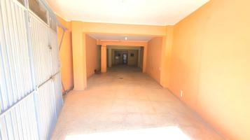 ¡Tu oportunidad en el corazón de Paterna! Espacio versátil de 100 m² junto al metro y la plaza del p photo 0