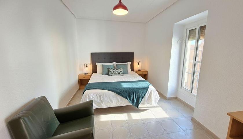 1º sin ascensor reformado y luminoso en calle peatonal cerca del centro — 70 m², 2 hab., 2 salas multiuso, a 8 min del metro photo 0