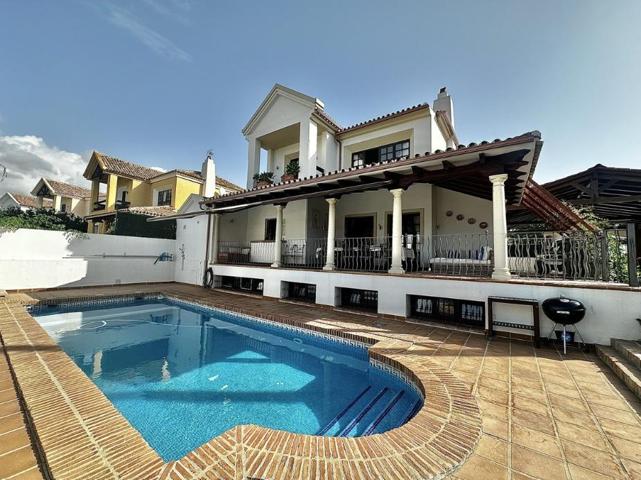 Villa con piscina, jardin y terraza photo 0