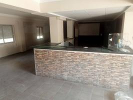 Bajo con Restaurante para reformar, posible para dos viviendas photo 0