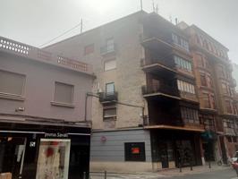 Edificio en esquina en el centro de Oliva con alta proyección: locales, viviendas y posibilidad de ampliar photo 0