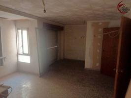 ¡Piso amplio y económico en zona muy solicitada de Oliva! photo 0