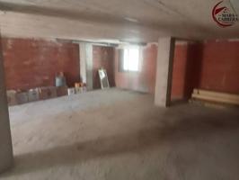 Gran local de 411 m² con patio, ideal para academia o centro de formación en Oliva photo 0