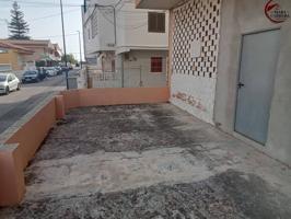 ¡Atención inversores! Local con proyecto de vivienda a 200 m de la playa photo 0