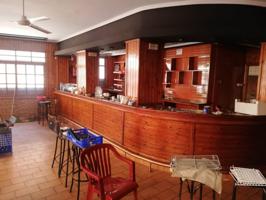 ¡Tu negocio soñado en pleno centro de Tavernes! photo 0