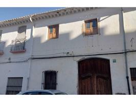 En pleno centro de Oliva, esta casa de 246 m ofrece un sinfín de posibilidades photo 0