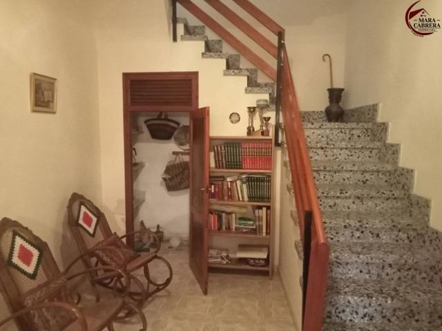 ¡Gran casa de pueblo con muchas posibilidades en Font d’En Carròs! photo 0