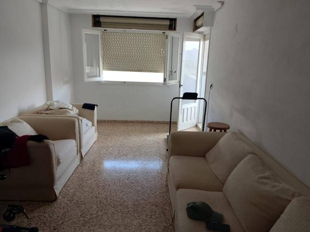 Amplio piso con trastero y garaje cerca de colegios en Tavernes de la Valldigna photo 0