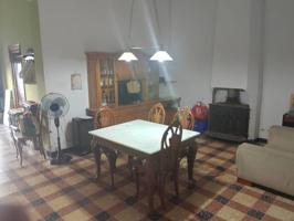 Bajo en Beniarjó de 145 m² con patio central, dos almacenes y terraza photo 0