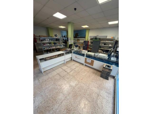 Amplio local esquinero cerca Paseo Germanias y Parque Sant Pere photo 0