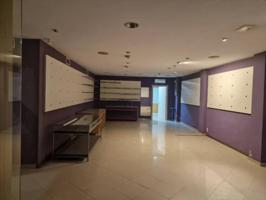 Excelente local en alquiler con licencia de tienda de ropa activa, listo para abrir photo 0