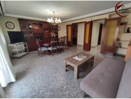 Amplio piso con garaje, ascensor y amueblado en el centro de Gandia photo 0