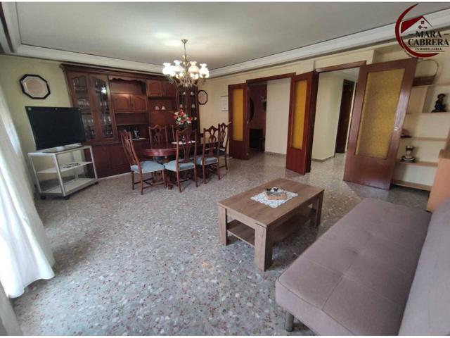 Amplio piso con garaje, ascensor y amueblado en el centro de Gandia photo 0