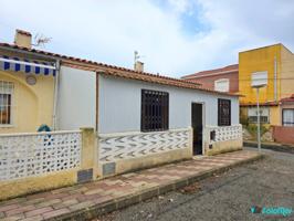 Adosado en 1 planta en urbanización La Marina photo 0