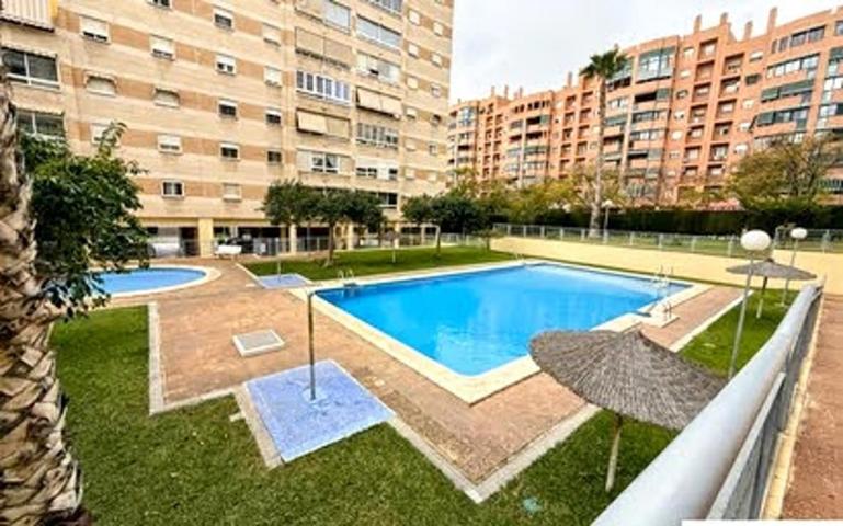Piso con terraza, piscina y garaje en San Gabriel photo 0