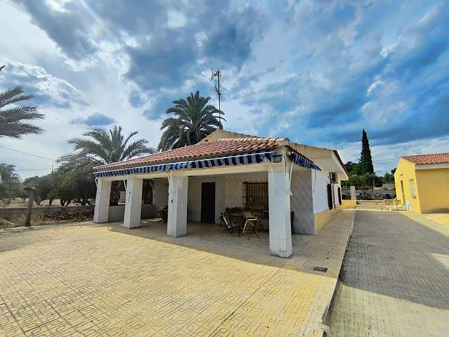 Finca con casa y piscina para reformar en Moralet photo 0