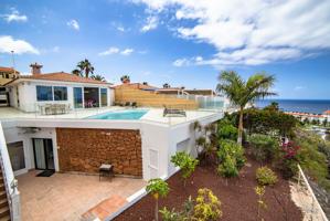 Villa En venta en Adeje photo 0
