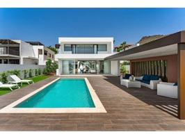 Villa En venta en Adeje photo 0