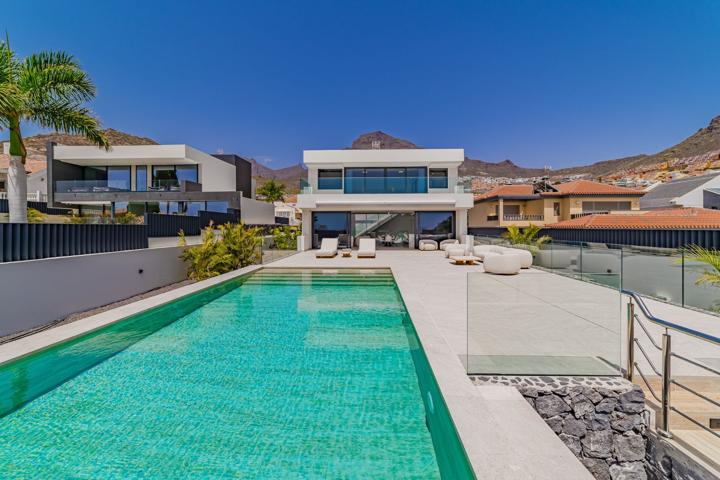 Villa En venta en Adeje photo 0