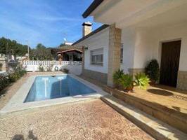 Casa En venta en La Bisbal del Penedès photo 0