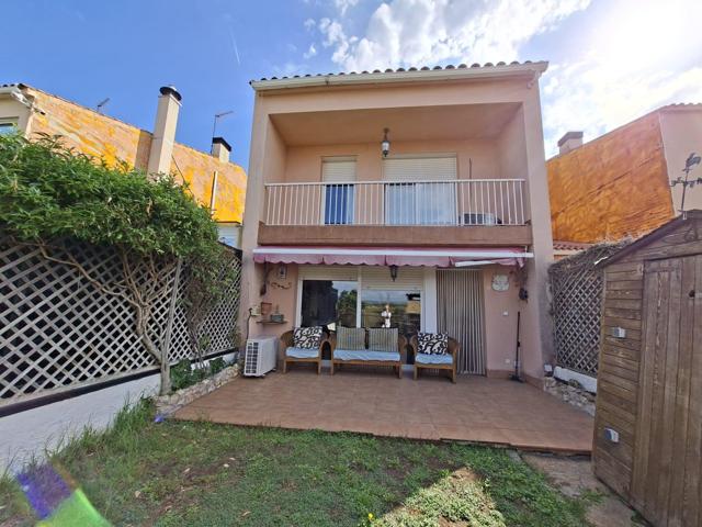 Unifamiliar Pareada En venta en Banyeres del Penedès photo 0