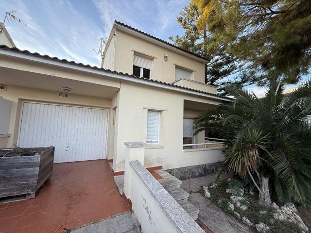 Unifamiliar Pareada En venta en La Pobla de Montornès photo 0