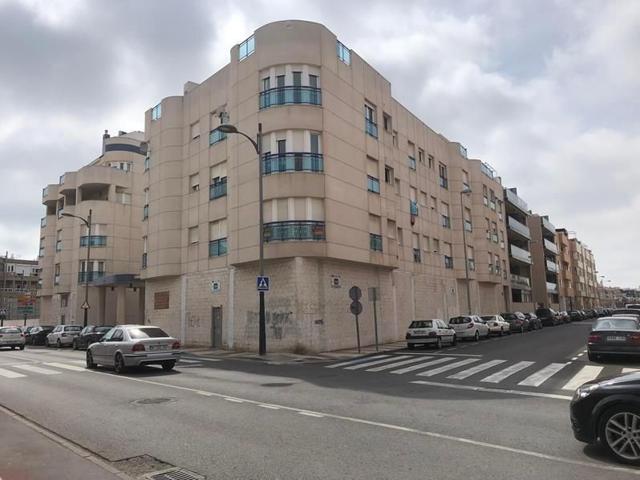 Local En venta en Roquetas de Mar photo 0