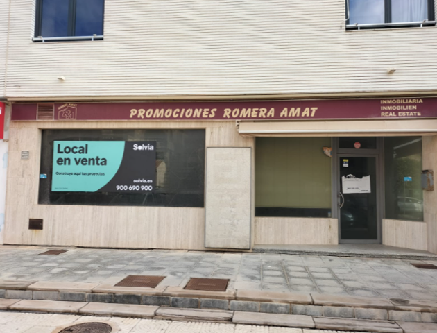 Local En venta en Roquetas de Mar photo 0