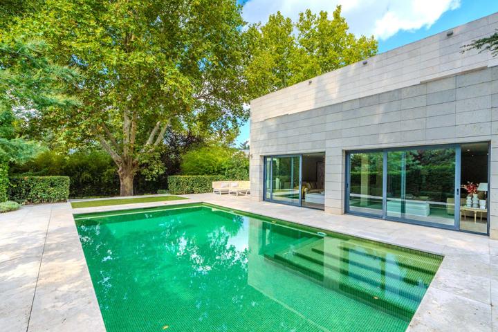 Villa En venta en Aravaca photo 0