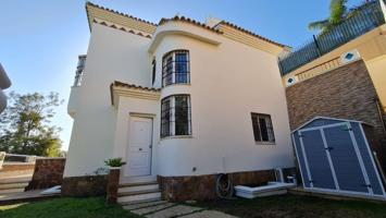 Villa En venta en Benalmádena photo 0