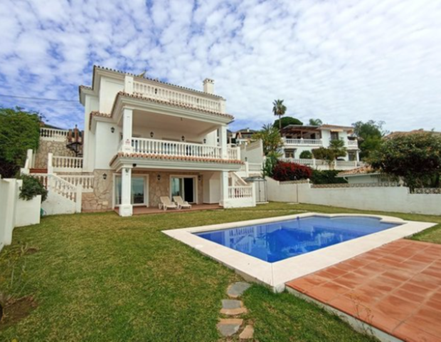 Villa En venta en Benalmádena photo 0