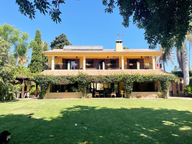 Villa En venta en Marbella photo 0