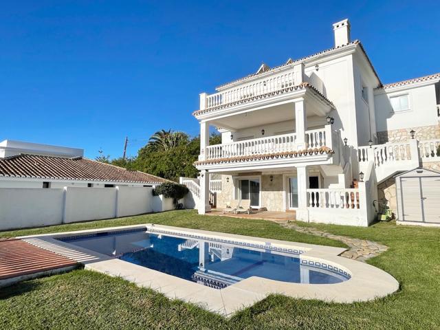 Villa En venta en Benalmádena photo 0