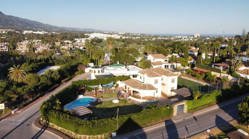 Villa En venta en Marbella photo 0