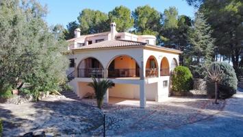 Villa En venta en Ontinyent photo 0