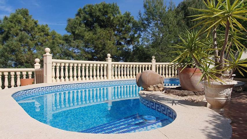 Villa En venta en Ador photo 0