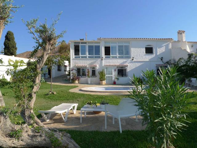 Villa En venta en Nerja photo 0