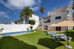 Villa En venta en Nerja photo 0