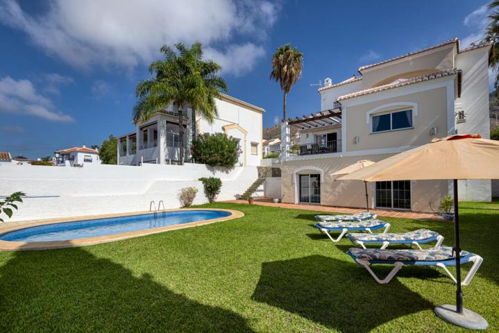 Villa En venta en Nerja photo 0