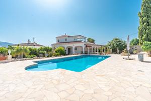 Villa En venta en Nerja photo 0