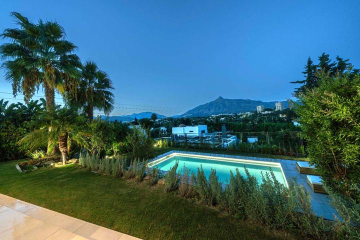 Villa En venta en Marbella photo 0