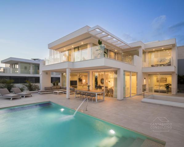 Villa En venta en Siam Mall (calle Luxemburgo). 38660, Adeje (tenerife), Adeje photo 0