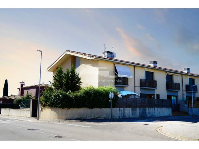 ✨Una casa adosada en una ubicación privilegiada con parking propio, Vall-Llobrega✨ photo 0