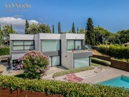 Exclusiva villa de diseño con piscina y acabados premium en Cerdanyola del Vallès photo 0