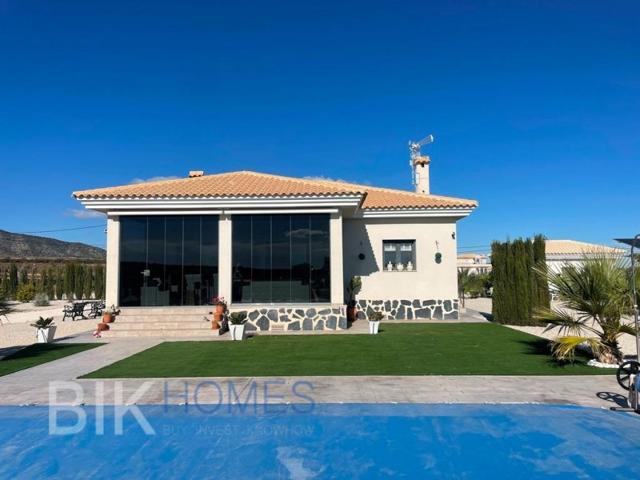 Villa En venta en El Pinós - Pinoso photo 0