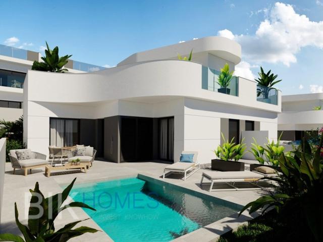 Villa En venta en Torrevieja photo 0