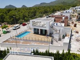 Villa En venta en Polop photo 0
