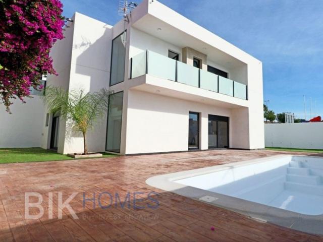 Villa En venta en Fortuna photo 0