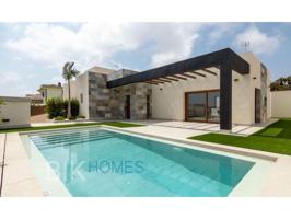 Villa En venta en Torrevieja photo 0